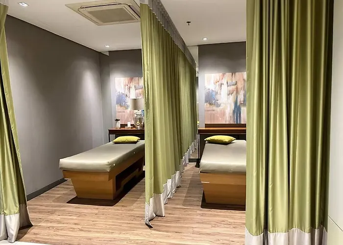 Cozi Chic 1br Beside One Uptown Mall Bgc Apartment Manila