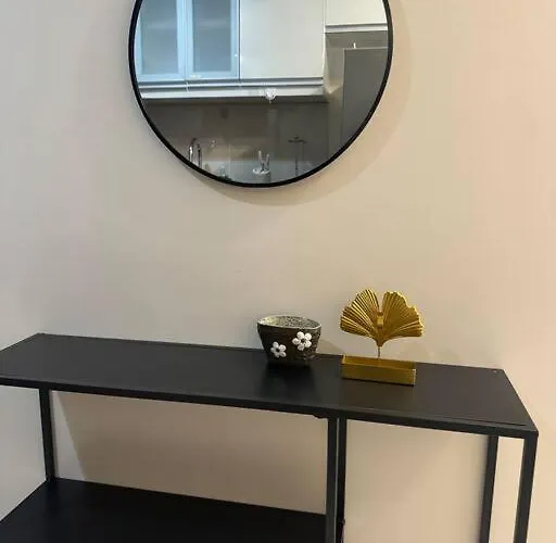 Cozi Chic 1br Beside One Uptown Mall Bgc Apartment Manila