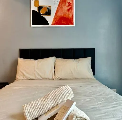 Cozi Chic 1br Beside One Uptown Mall Bgc Manila