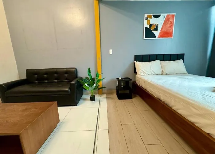 Cozi Chic 1br Beside One Uptown Mall Bgc
