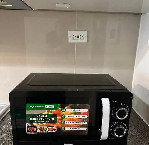 Cozi Chic 1br Beside One Uptown Mall Bgc Apartment *