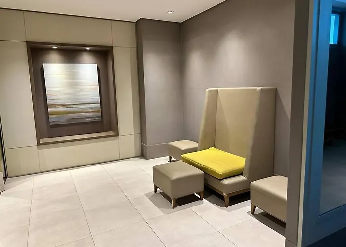 Cozi Chic 1br Beside One Uptown Mall Bgc * Manila