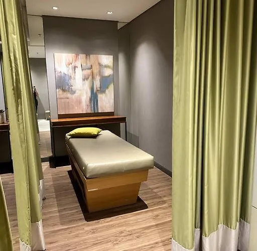 Cozi Chic 1br Beside One Uptown Mall Bgc * Manila